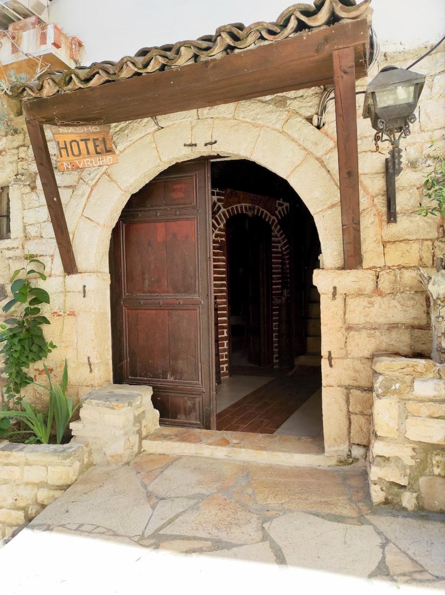 Hotel Nasho Vruho เบราท ภายนอก รูปภาพ